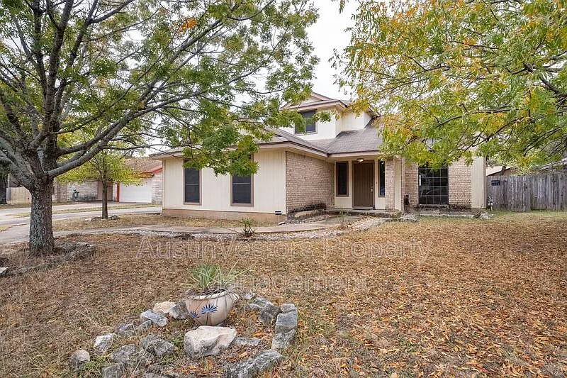Building Photo - 1105 Peach Tree Cv