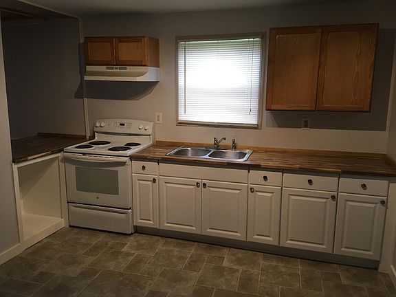 5th image of 904 University Ave