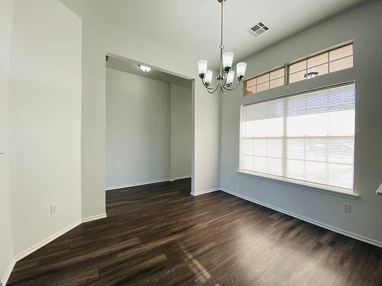 407 S Pointe Ln — Photo 5