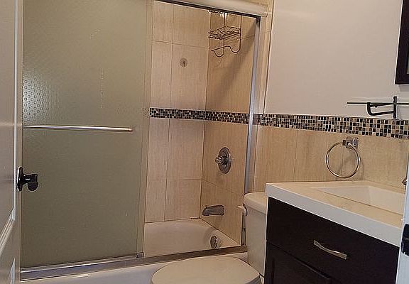 4th image of 2578 38th St APT 3B