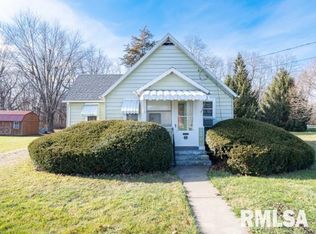 222 S Apple St, Farmington, IL 61531