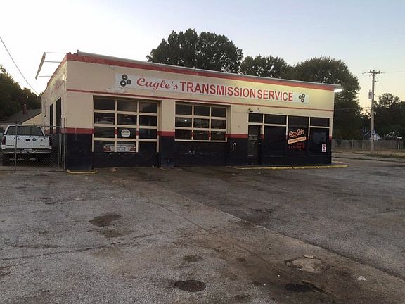 5th image of 4062 Jackson Ave