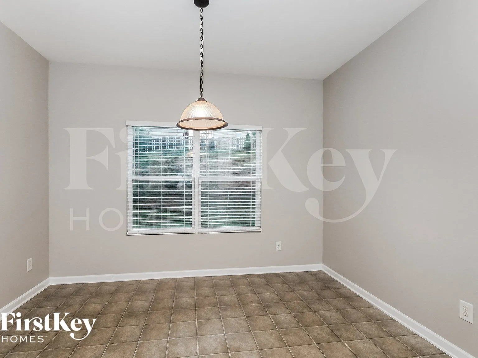 4 bed, 2.5 bath, 2540 sqft, $2,330 — Photo 4