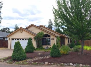 270 Yew Wood Dr, Shady Cove, OR