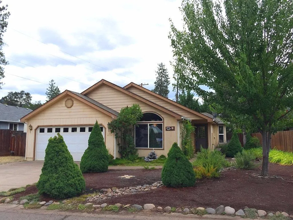 270 Yew Wood Dr photo 1