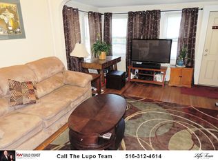 517 N 2nd St, New Hyde Park, NY 11040