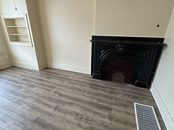 4th image of 13 N Ann St Floor 1