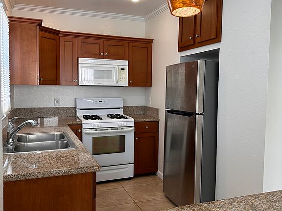 5th image of 21 Roswell Ave #A