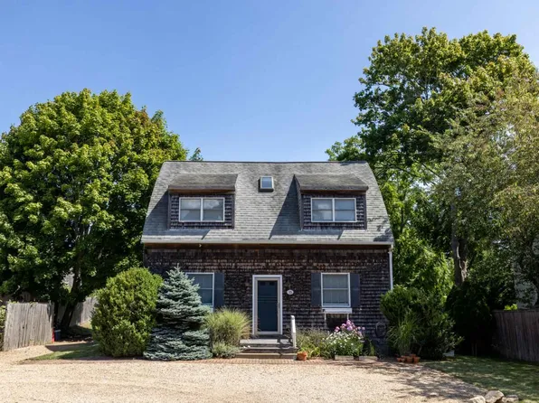 55 Pinehurst Rd, Edgartown, MA 02539