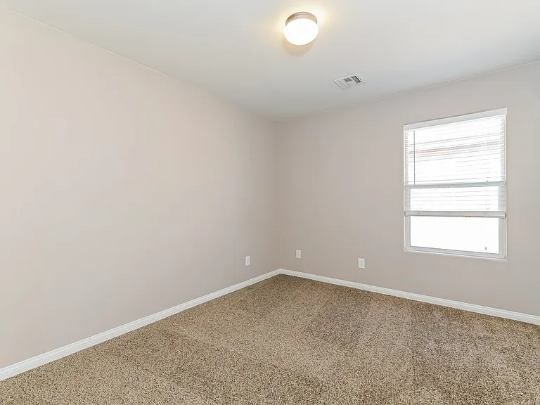 10012 Pelham Park Ave — Photo 13