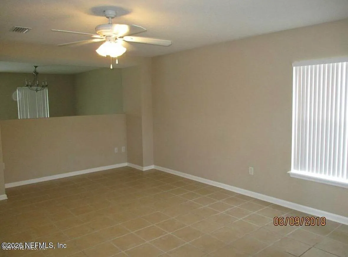 3 bed, 2.5 bath, 2316 sqft, $2,300 — Photo 2