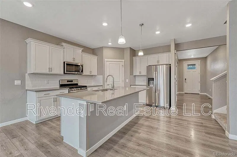 5 bed, 3.0 bath, 3928 sqft, $3,495 — Photo 2