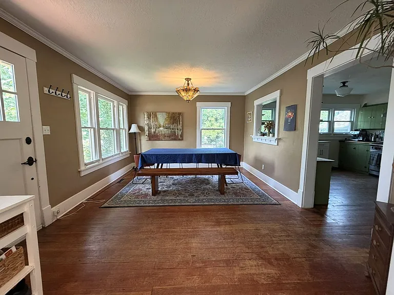 1424 W Franklin St — Photo 8