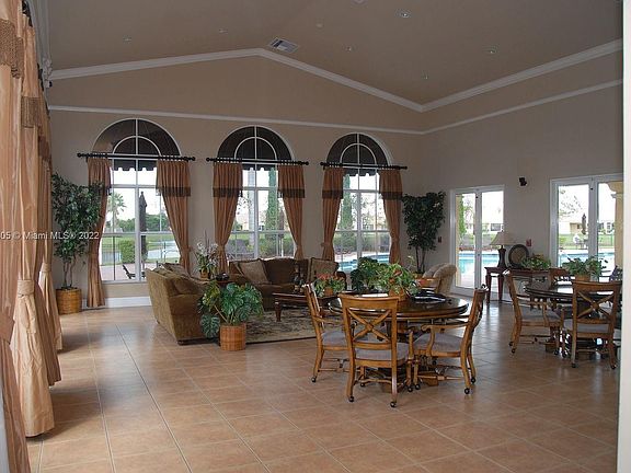 4th image of 1575 NE 33rd Ave #2019