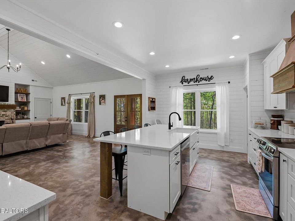 16th image of 8212 Barker Rd