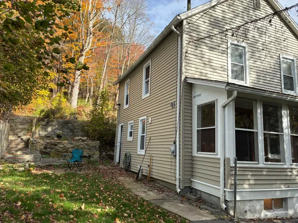 36 Grove St, Palmer, MA 01069