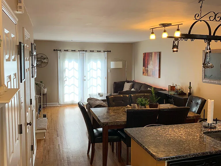 525 W Washington Ave — Photo 7