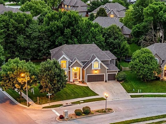3rd image of 249 NE Misty Meadow Dr