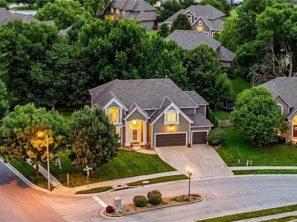 249 NE Misty Meadow Dr, Lees Summit, MO 64064