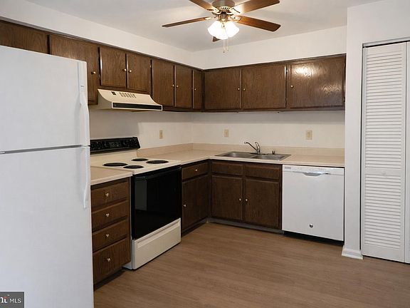 5th image of 1034 Brinker Dr APT 202