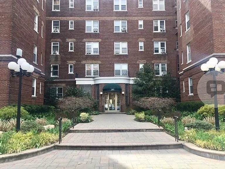 280 Ocean Pkwy #1V — Photo 6