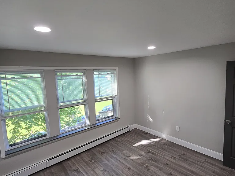 142 E Walnut St — Photo 6