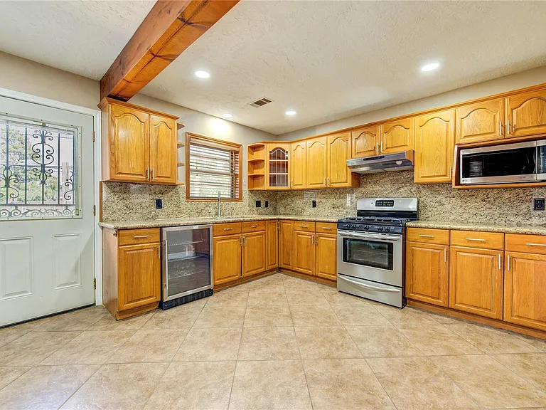 9922 Carmalee St — Photo 16
