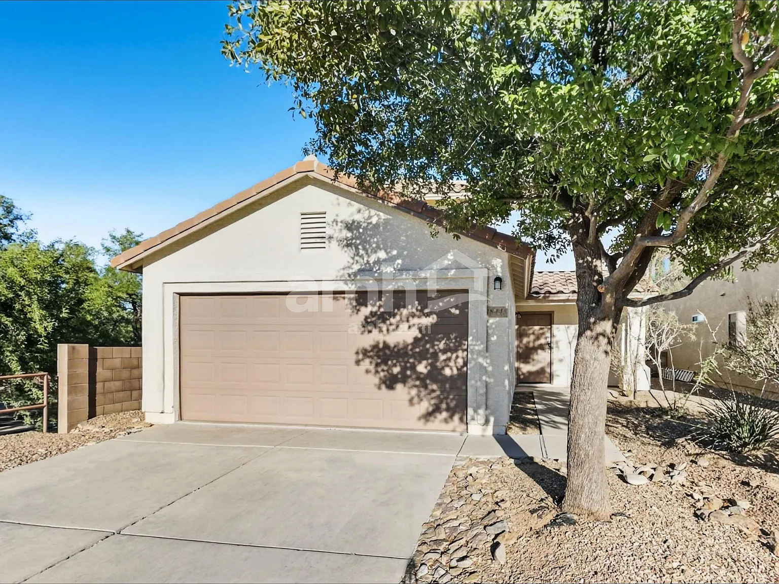 4 bed, 2.0 bath, 1844 sqft, $2,000 — Photo 1