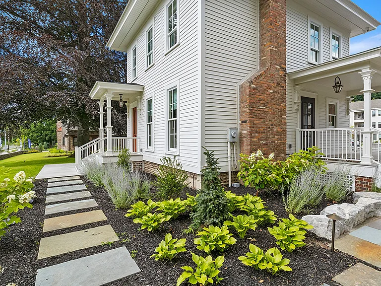 Kilbourn Place on East — Photo 10