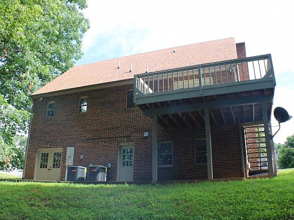 5th image of 109 Mullbury Pl