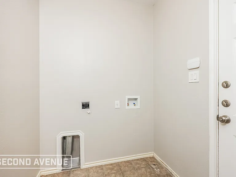 100 Clark Dr — Photo 18