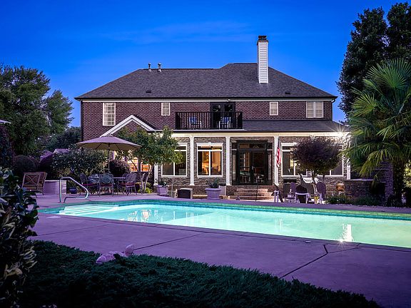 3rd image of 2721 Stratford Hall Dr