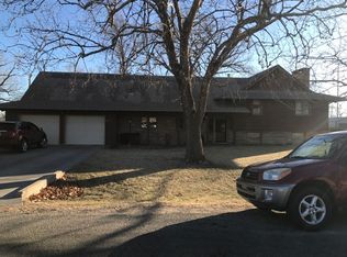 1408 Aurora Dr, Hutchinson, KS 67501