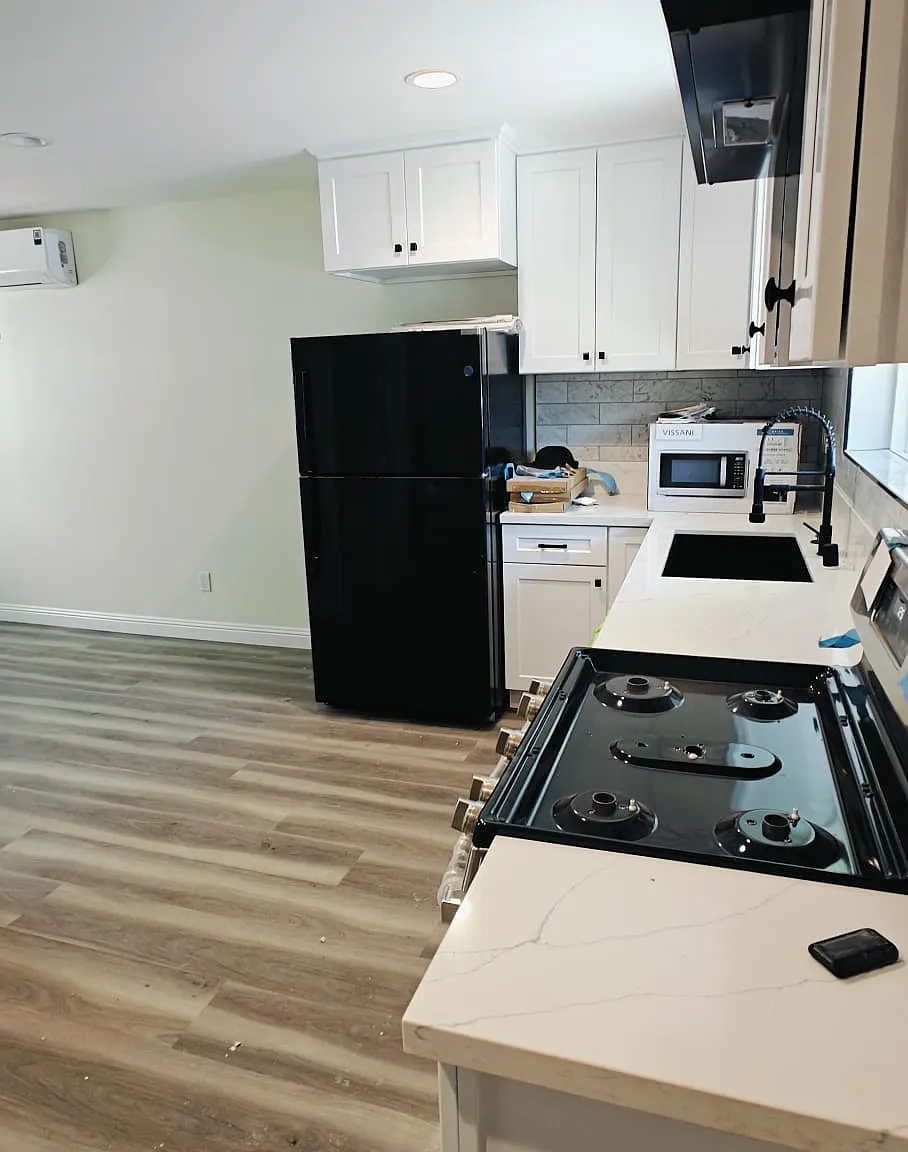 3 bed, 900 sqft, $3,550 — Photo 2