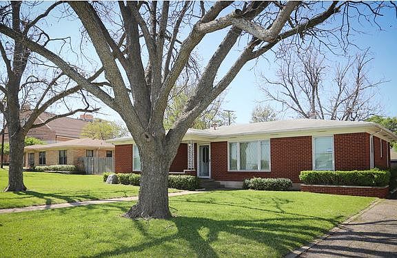 1st image of 2208 Lake Air Dr