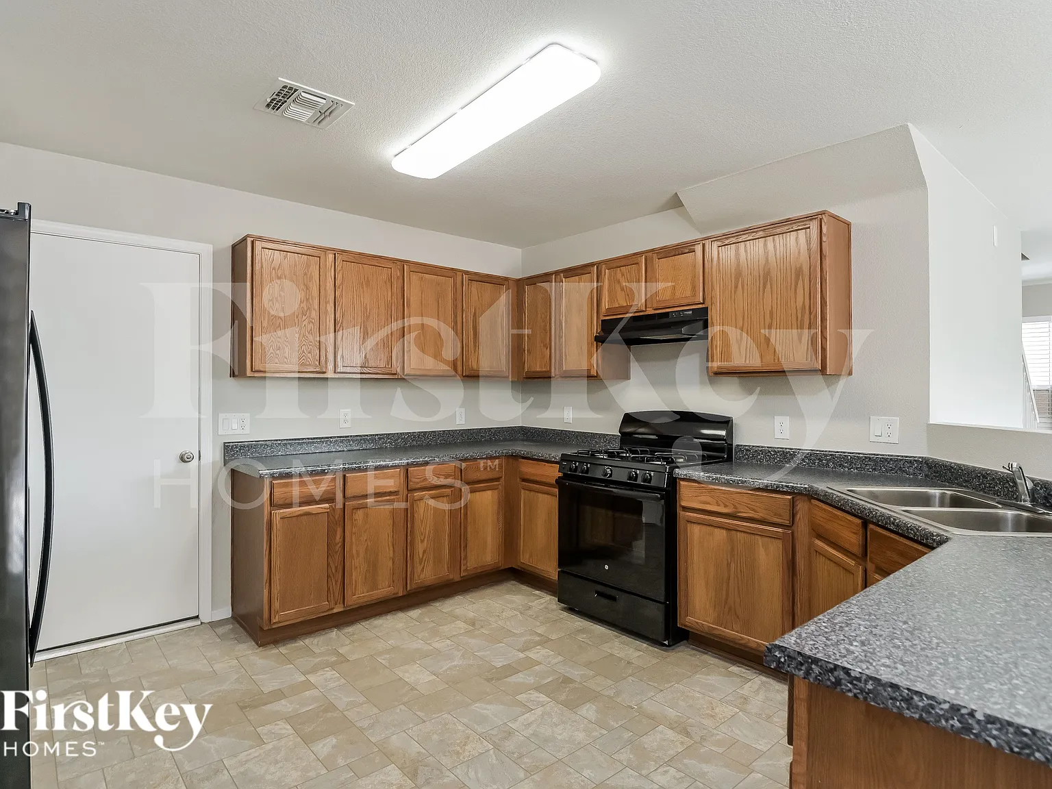 3 bed, 2.5 bath, 1627 sqft, $2,220 — Photo 4