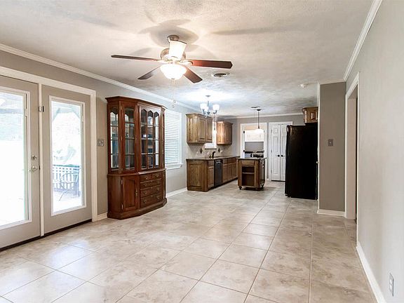 4th image of 1085 Iris Ln