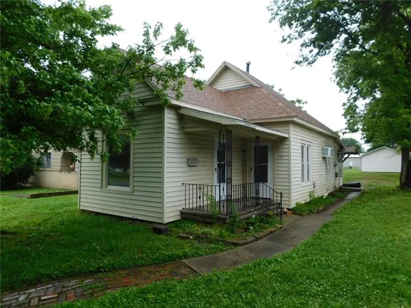 611 E 21st St, Pittsburg, KS 66762