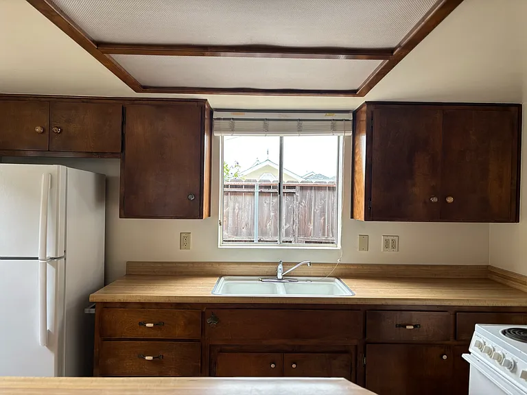 489 Estero Ave — Photo 15