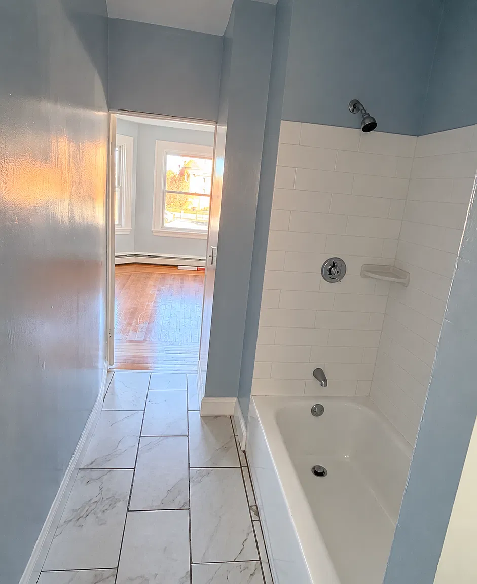 4 bed, $2,500 — Photo 3