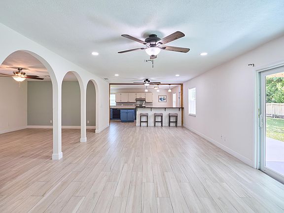 4th image of 296 SE Wentworth Drive
