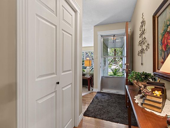 2nd image of 15 Linwood Cres