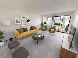 22) 10725 Greenwood, Seattle, WA 98133