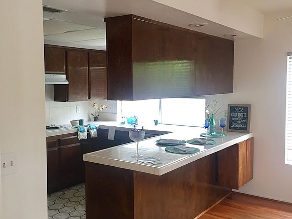 Entry to kitchen/family room