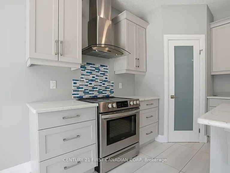 2775 Oriole Dr #UPPER — Photo 13
