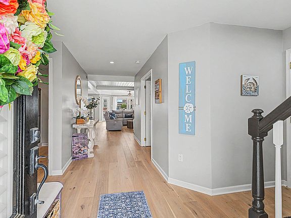 5th image of 16 Grenada Ln