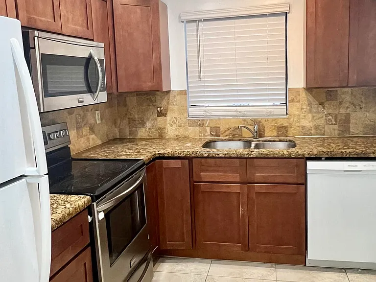 6061 Shakerwood Cir #201 — Photo 3