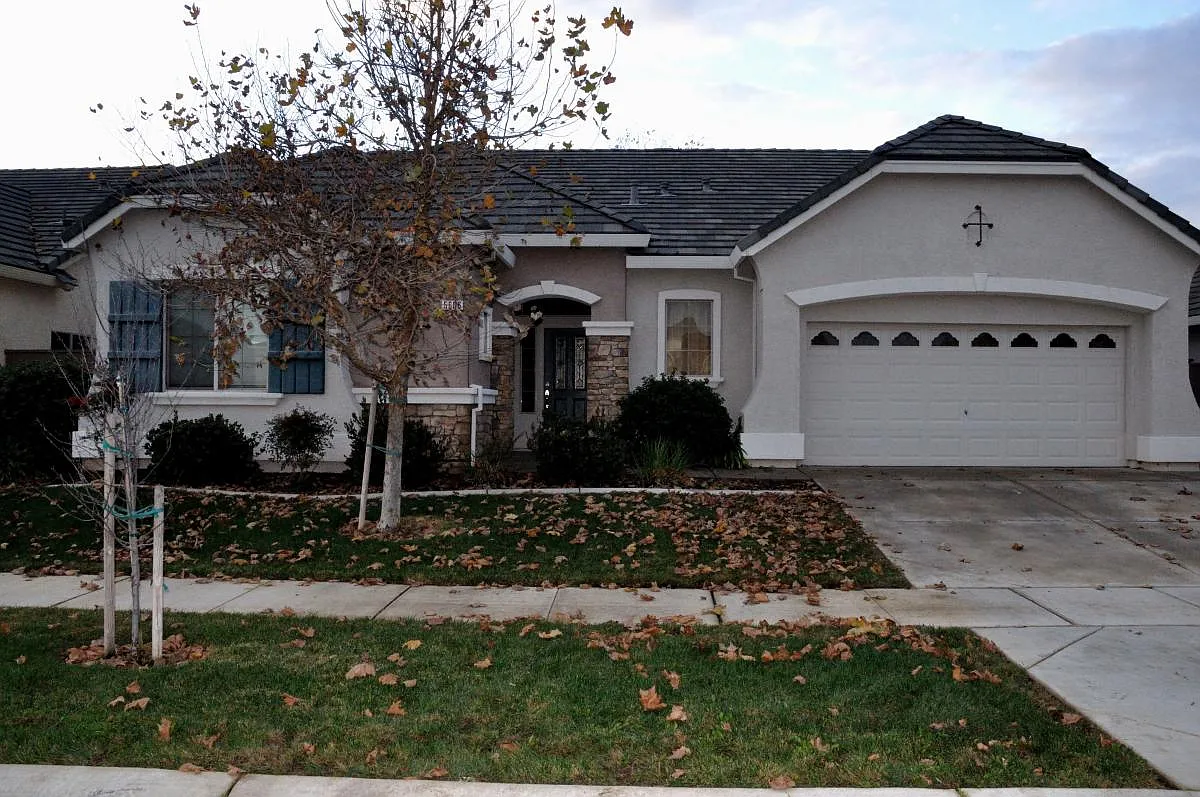 4 bed, 1991 sqft, $2,500 — Photo 1