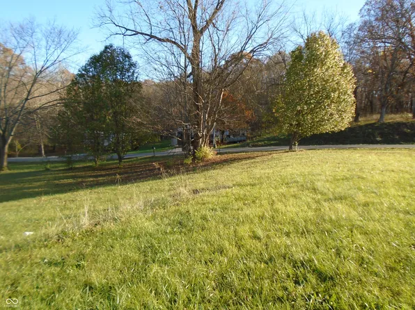 3831 Country Manor St, North Vernon, IN 47265