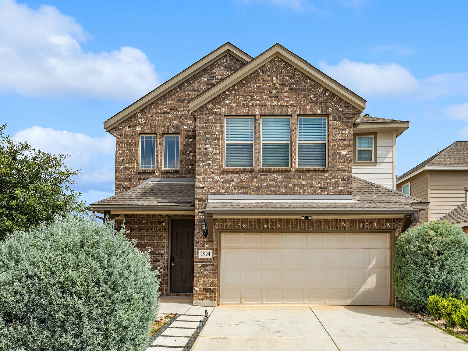 4 bed, 2.5 bath, 2121 sqft, $2,495 — Photo 1